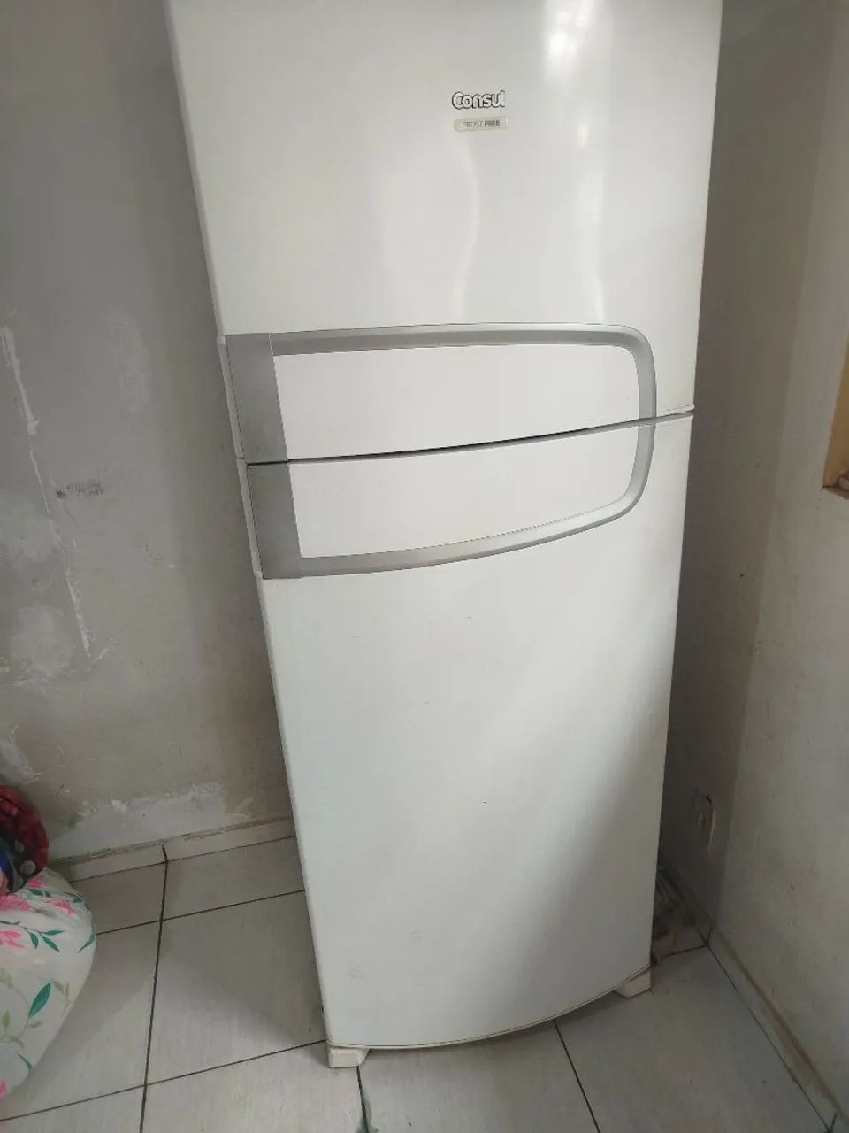 Geladeira Consul danificada 