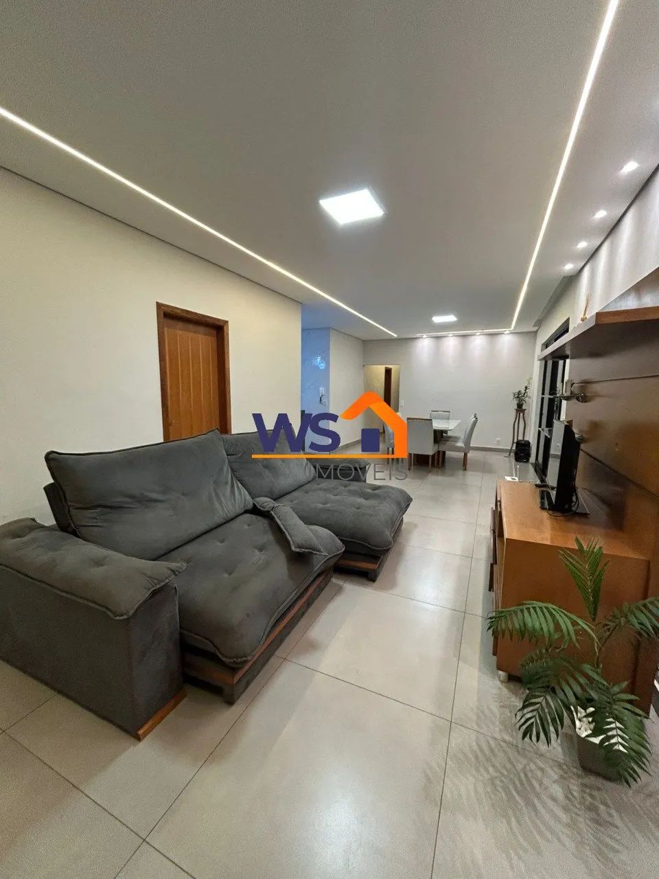 Excelente casa plana com área gourmet, totalmente reformada e pronta para morar