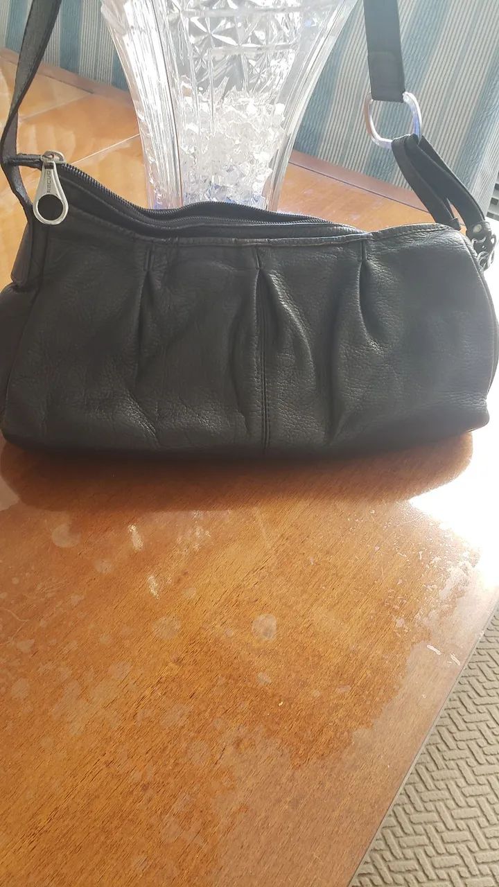 Quatro bolsas de couro preta  - Foto 3