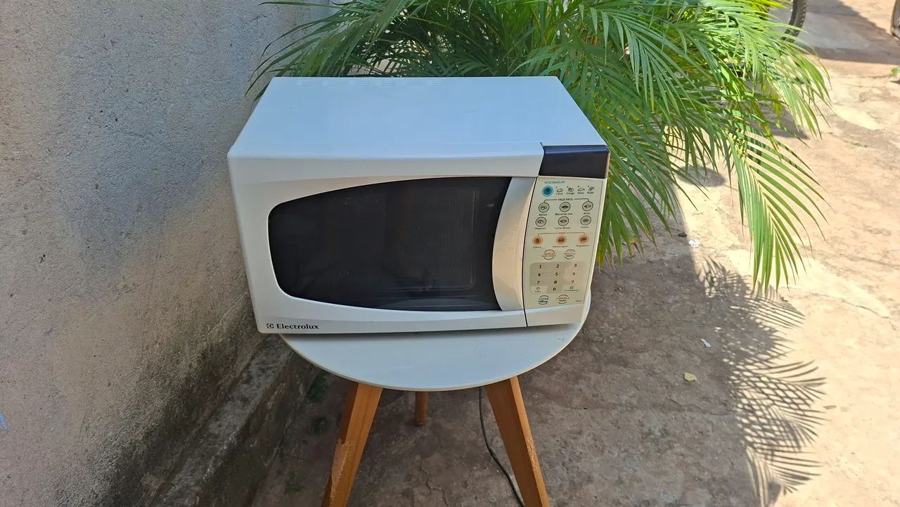 MICROONDAS (poucas marcas de uso) - Foto 4