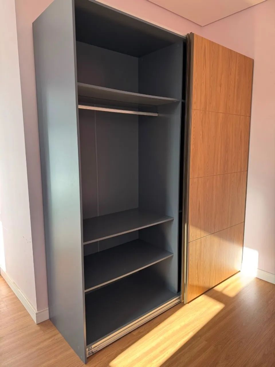 Oportunidade - Excelente Guarda-roupa 2 portas de correr - Foto 2