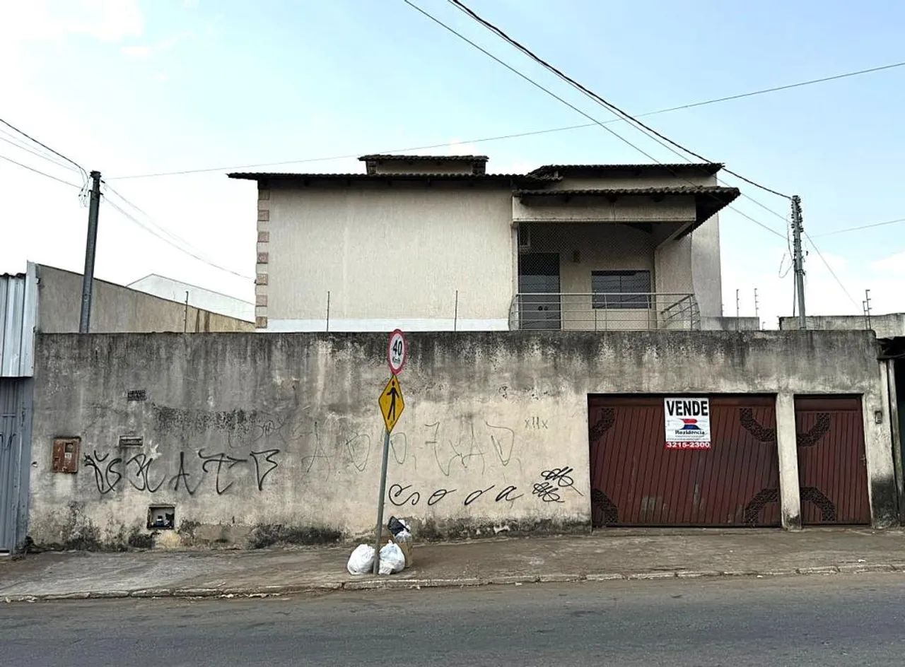 Vende-se Sobrado no Setor Santa Rita, 4 quartos