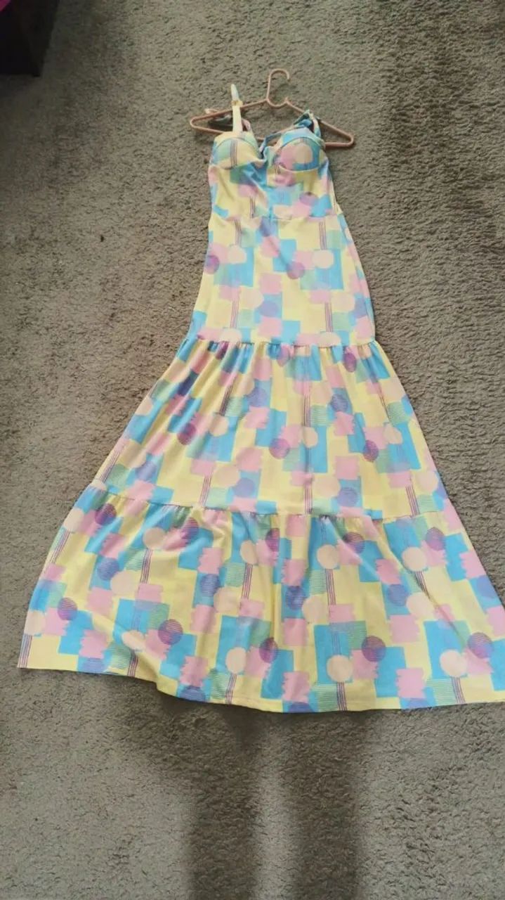 Vestidos diversos sem uso 