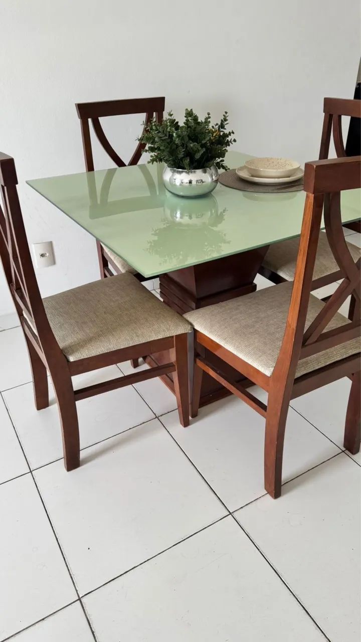 conjunto mesa de vidro com 4 cadeiras de madeira  - Foto 3