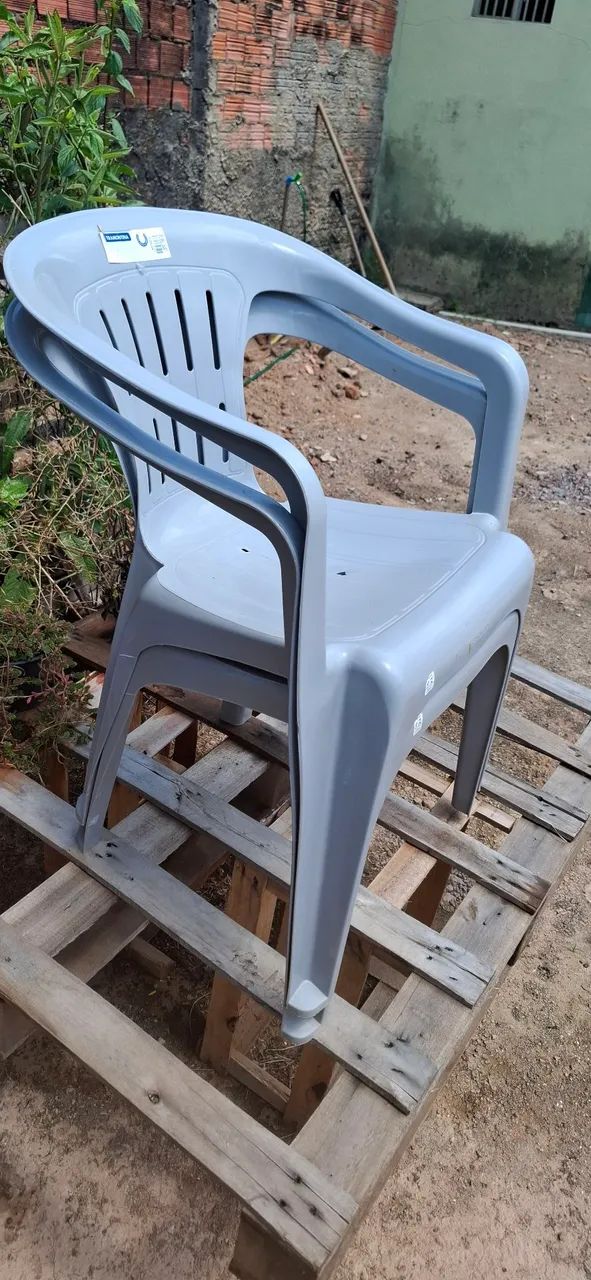 DUAS CADEIRAS DE PLÁSTICO  - Foto 2