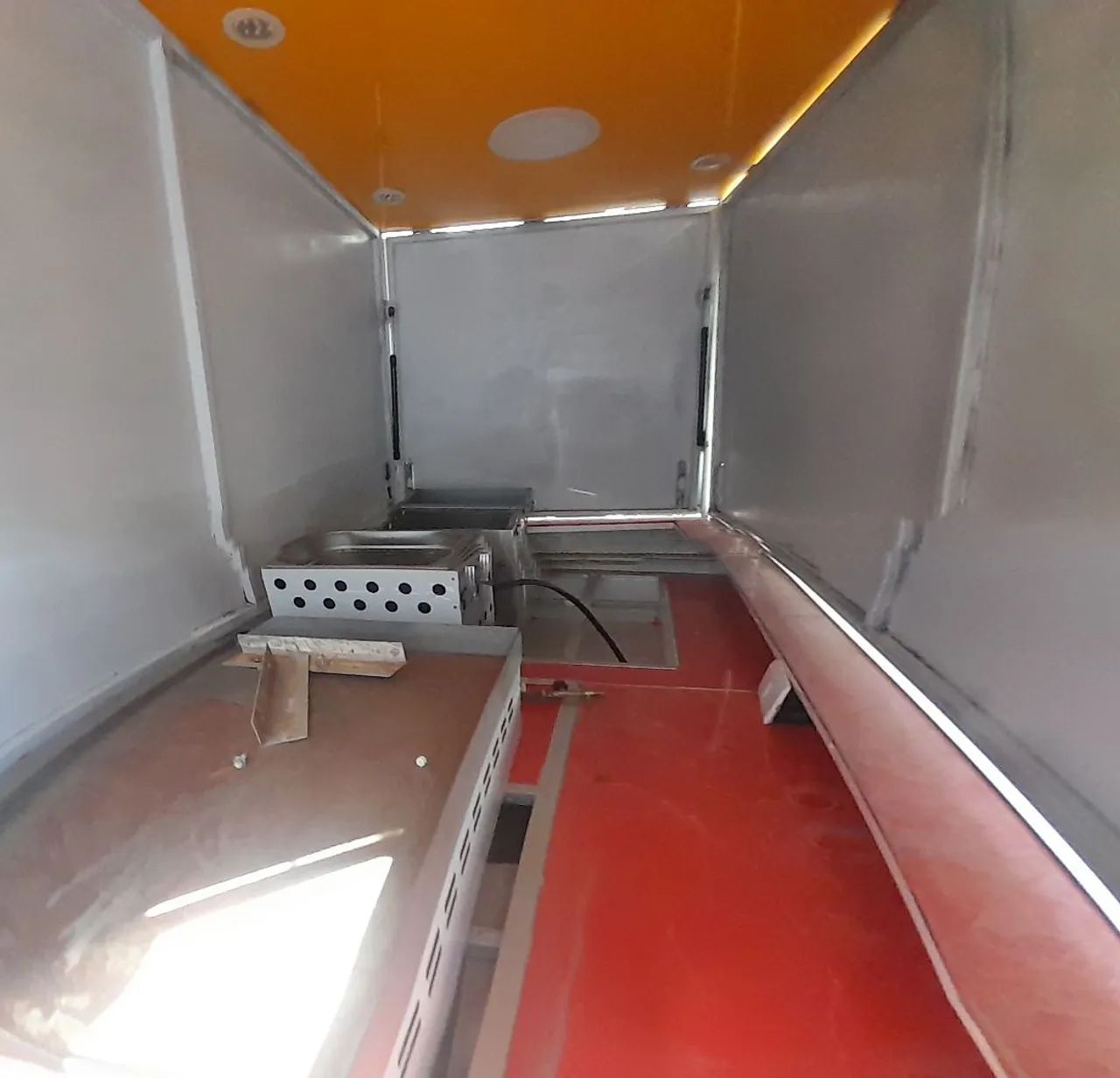 Trailer novinho 