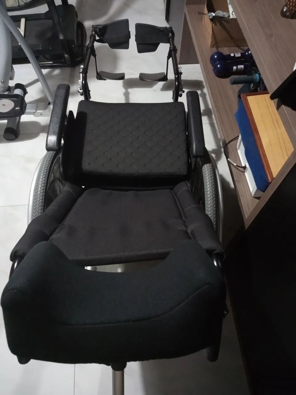 Cadeira de rodas estado Novo - Foto 2