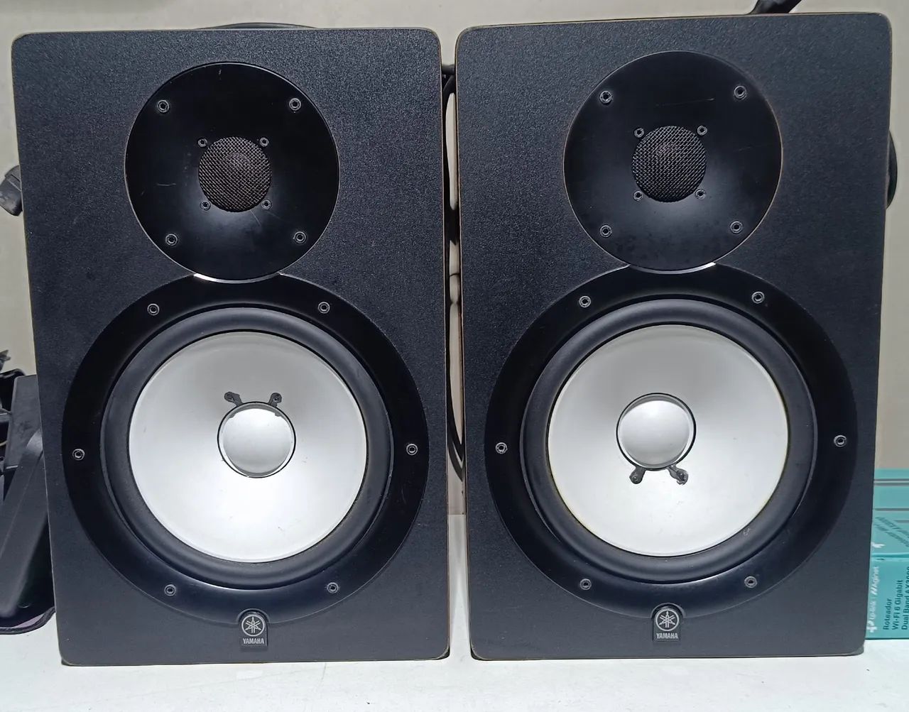 Par de Monitores YAMAHA HS80M 