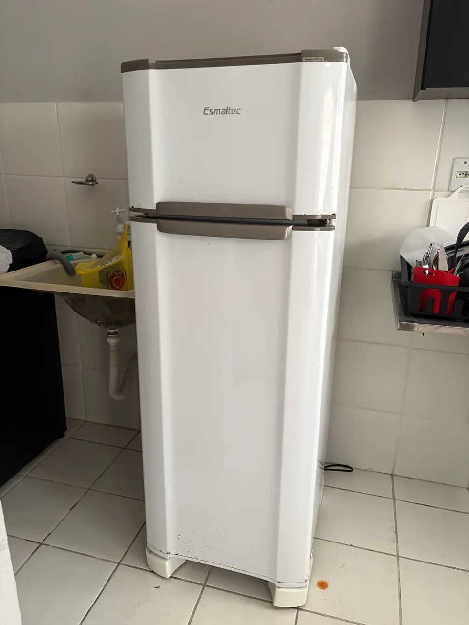 Geladeira Esmaltec Duplex com Avaria para consertar