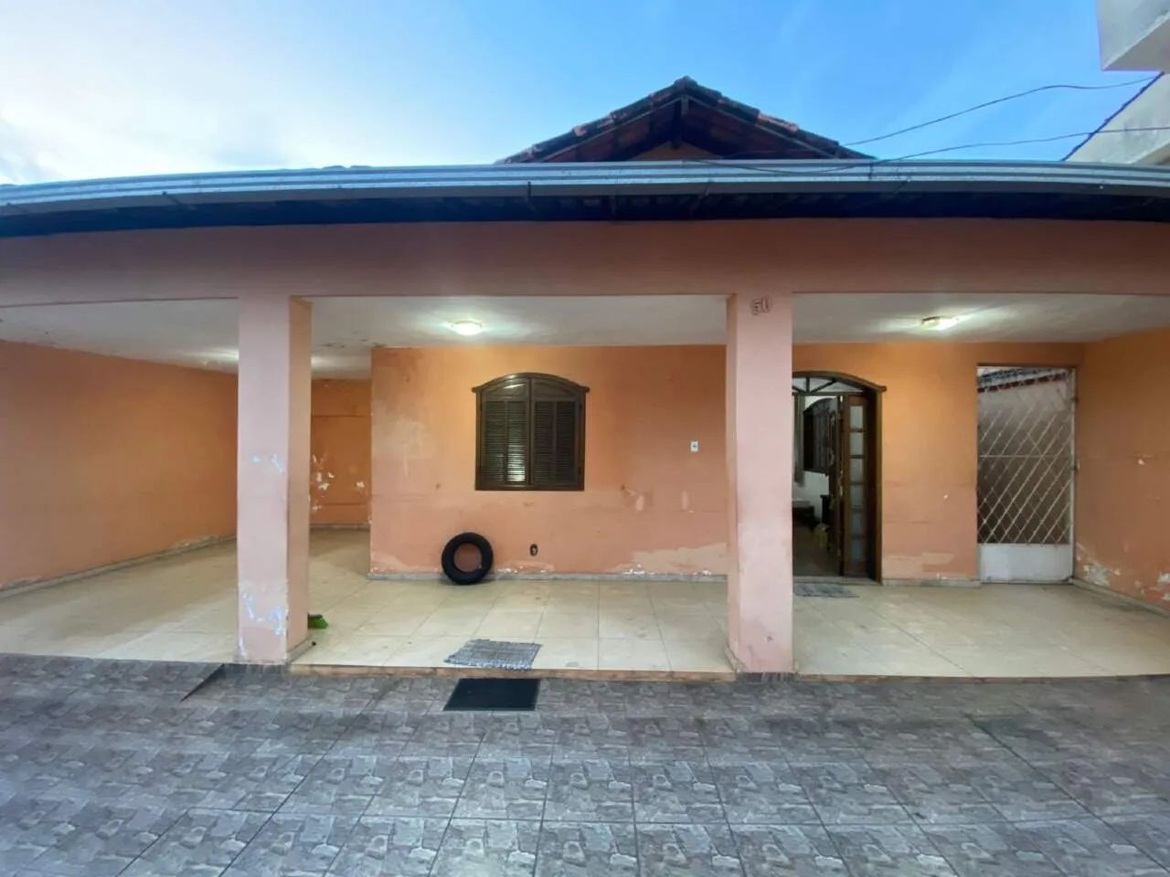 Casa residencial e comercial no Barreiro 5 Quartos e 3 Vagas