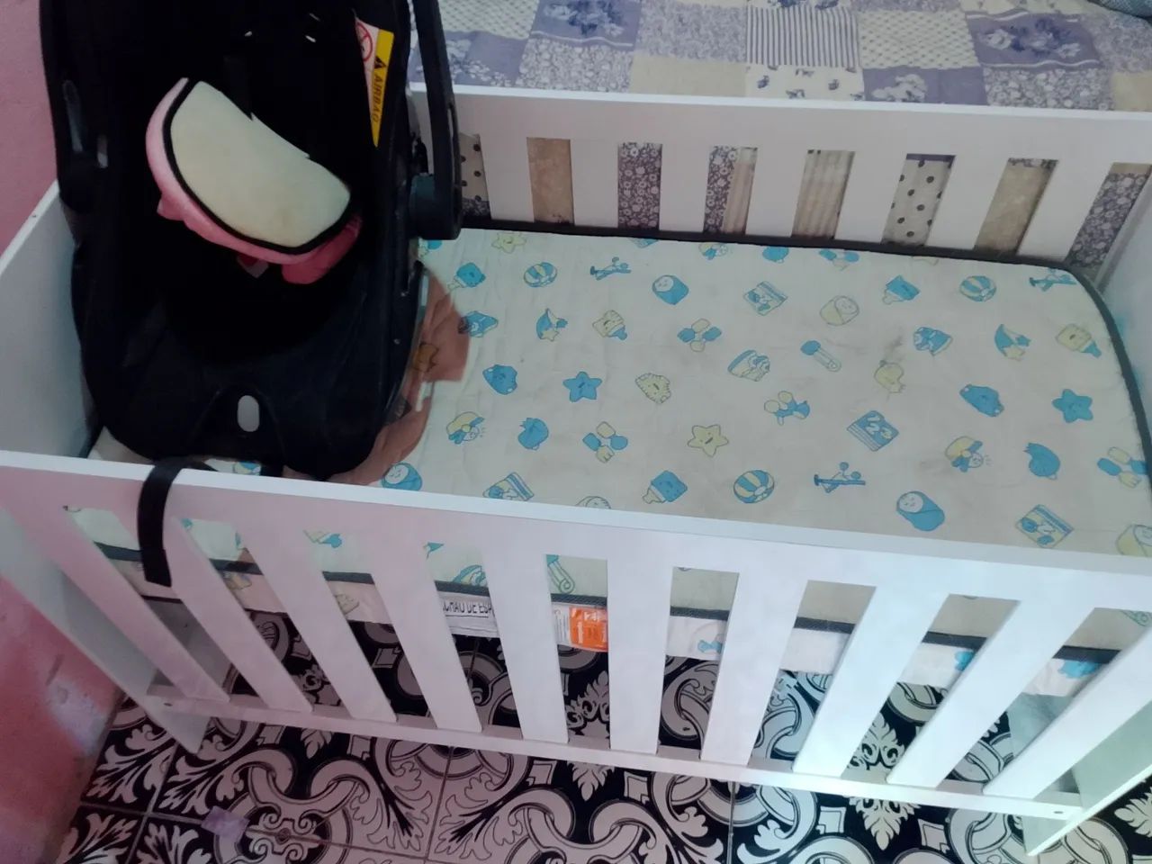 Bebê conforto e berço com colchão  - Foto 4