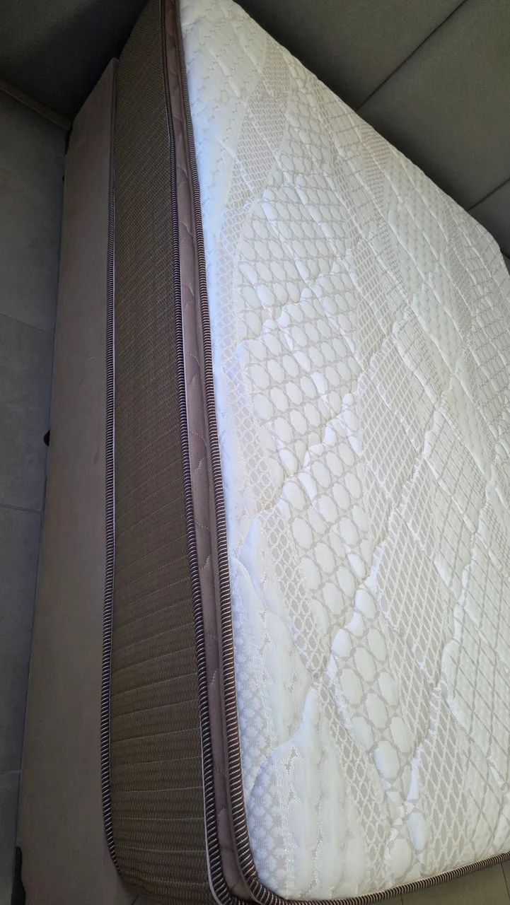 Cama box Queen e colchão 