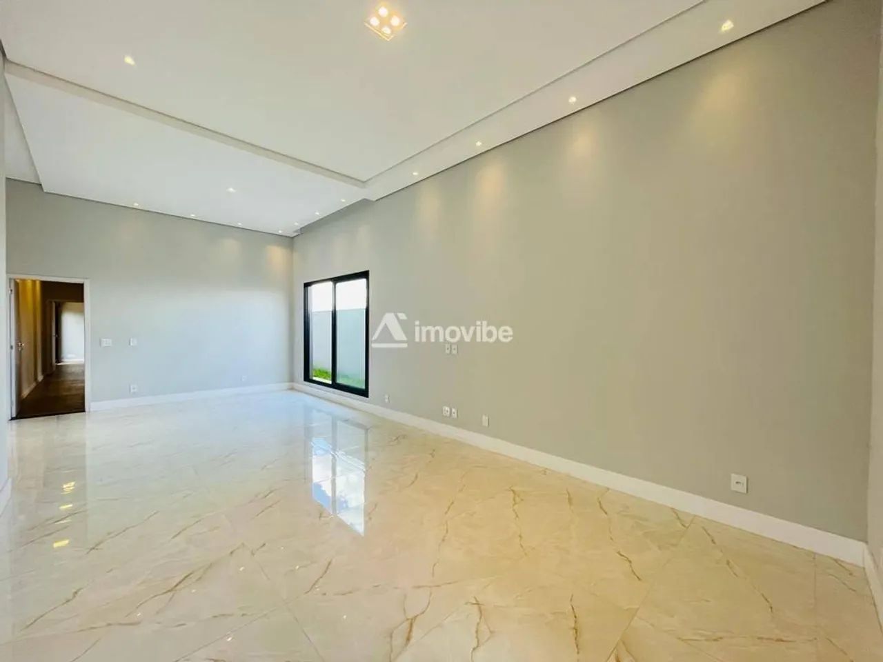 Casa a venda com 300m² de terreno e 180m² de construção com 03 dormitórios sendo uma suíte