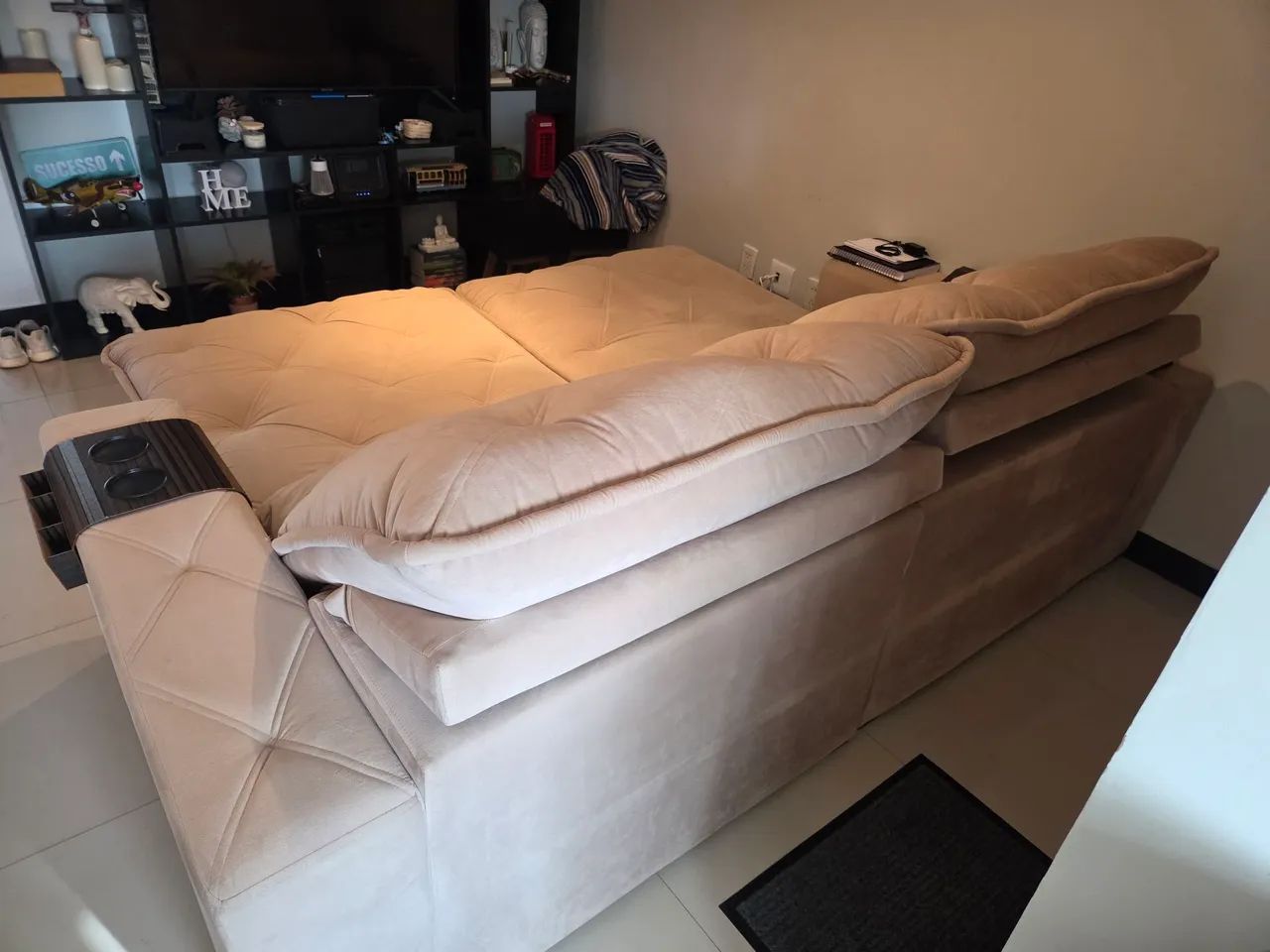 Sofá Retrátil e Reclinável Bege em Suede - 2,50m - Alta Qualidade - Foto 5