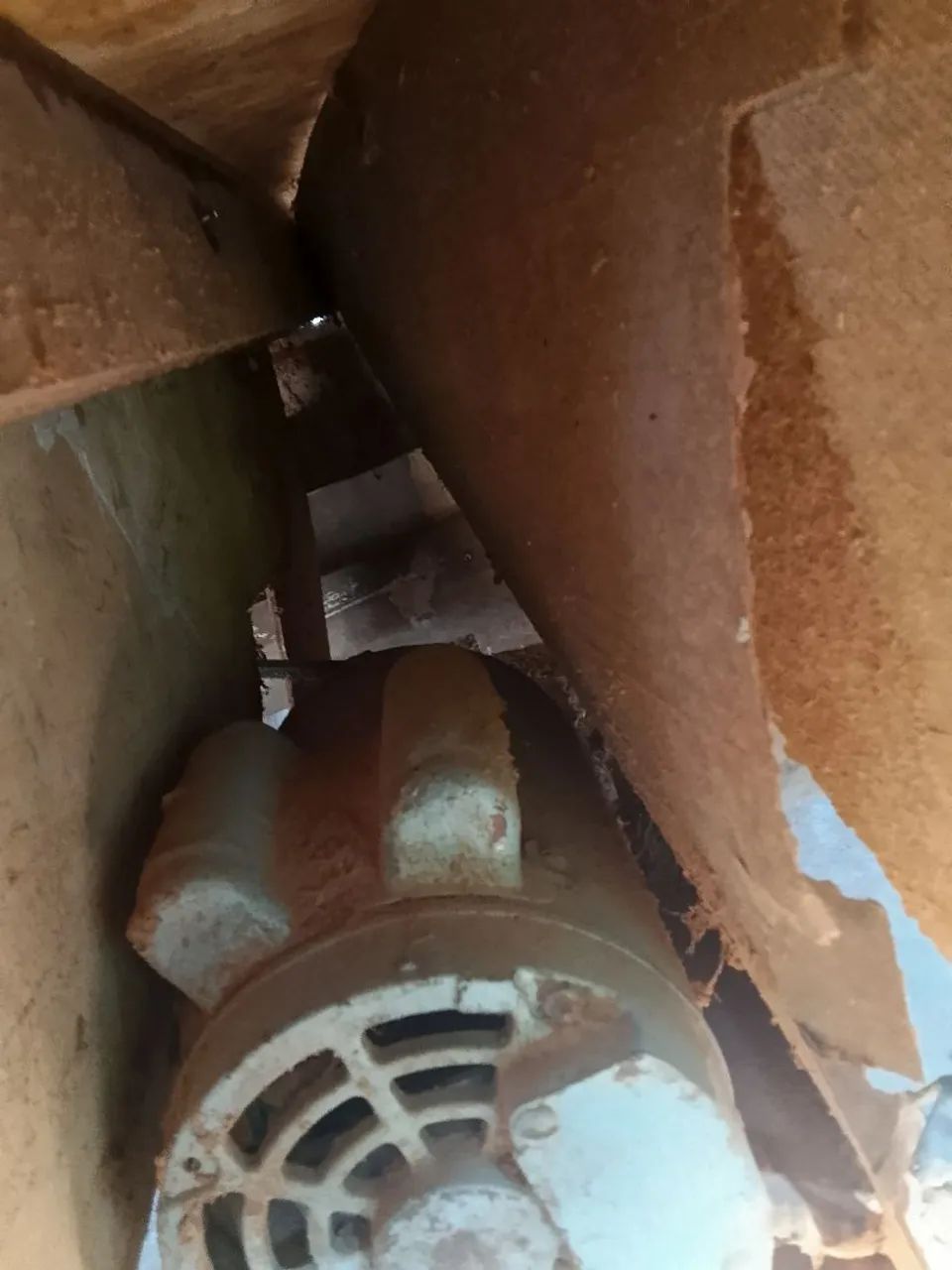 Vende-se o motor ou a mesa completa a mesa de fazer de cortar madeiras valor a negociar