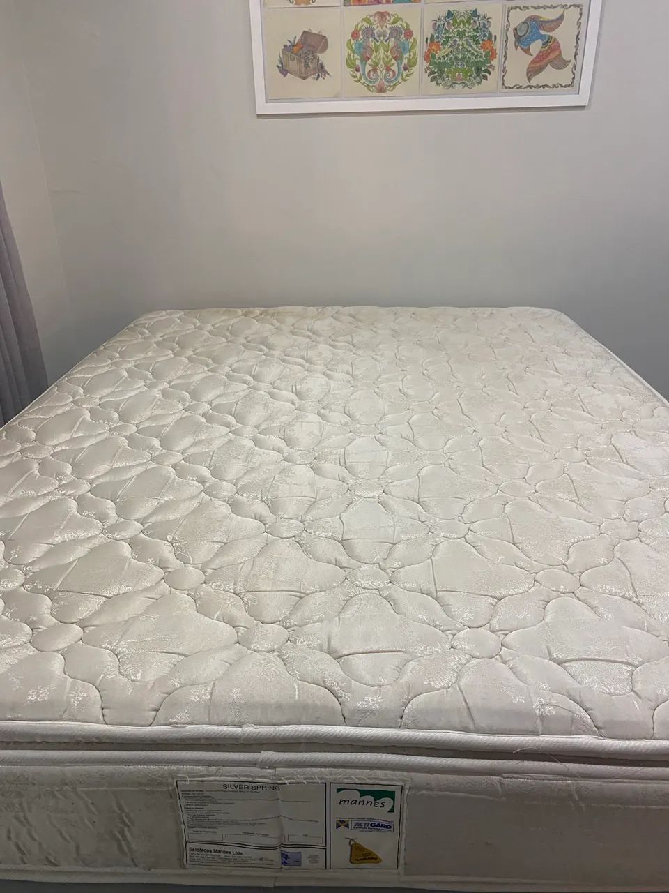Cama queen com base 