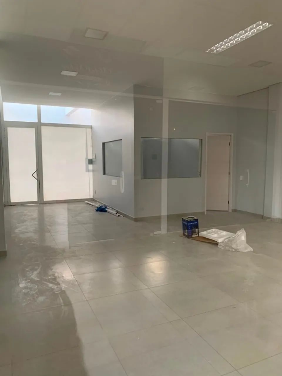 Alugo sala comercial 28mt cada, 101 norte próximo a praça dos Girassóis - Foto 2