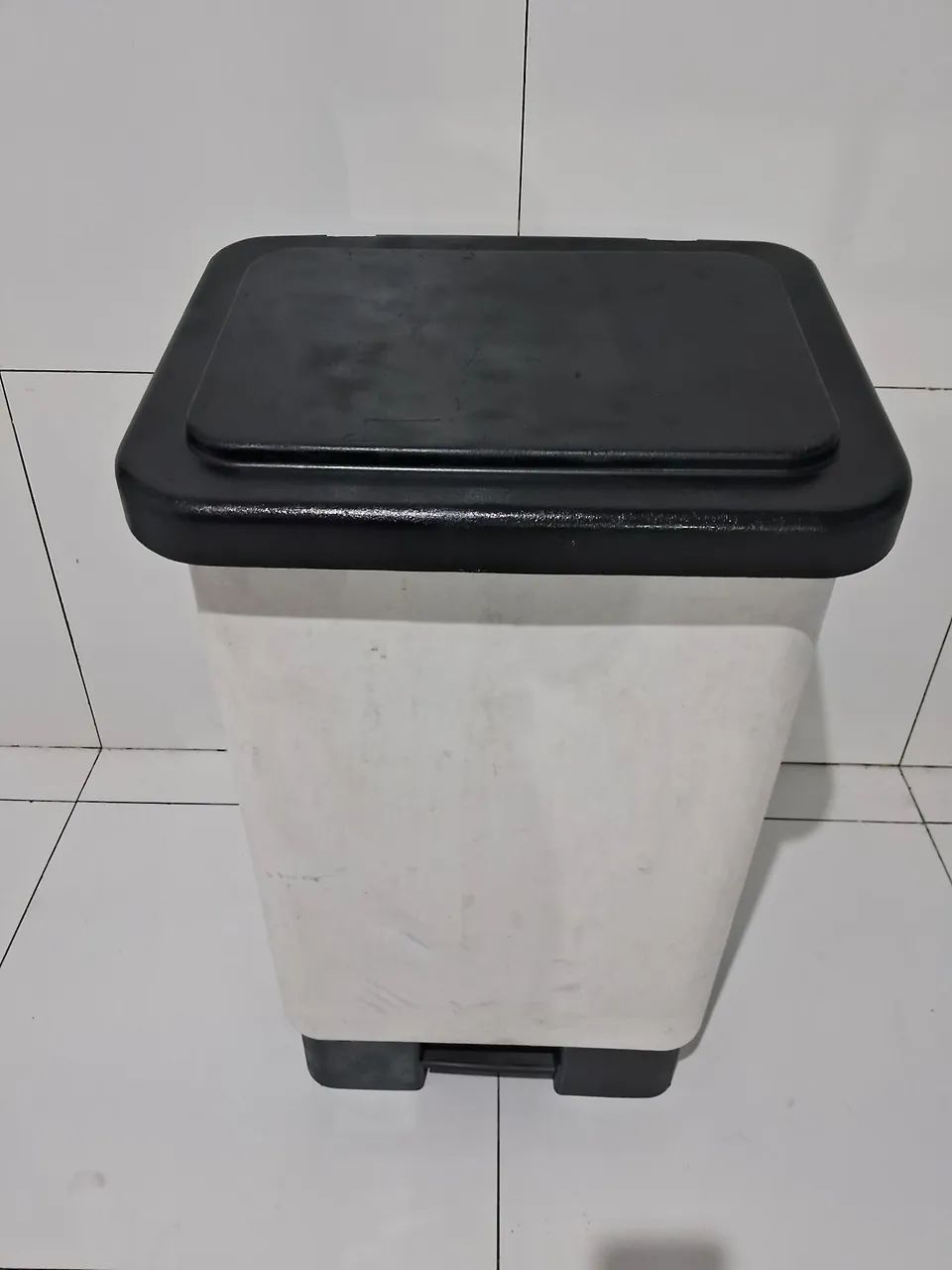 Lixeira 200 litro toda perfeita 120 preco negociavel