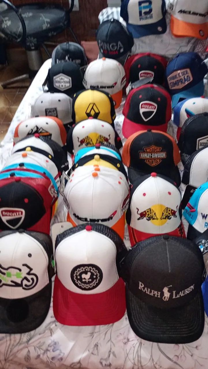 Vendo bonés novos por R$25 reais qualquer um.ENTREGO - Foto 3