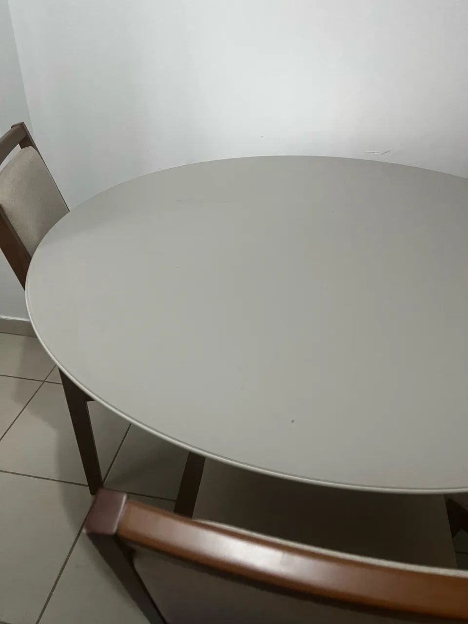 MESA com CADEIRAS QUASE NUNCA USADA  - Foto 3