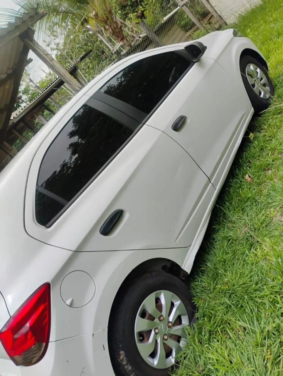 Chevrolet Onix JOY Hatch 1.0 8V Flex Mec. 4P 2019 - Foto 2