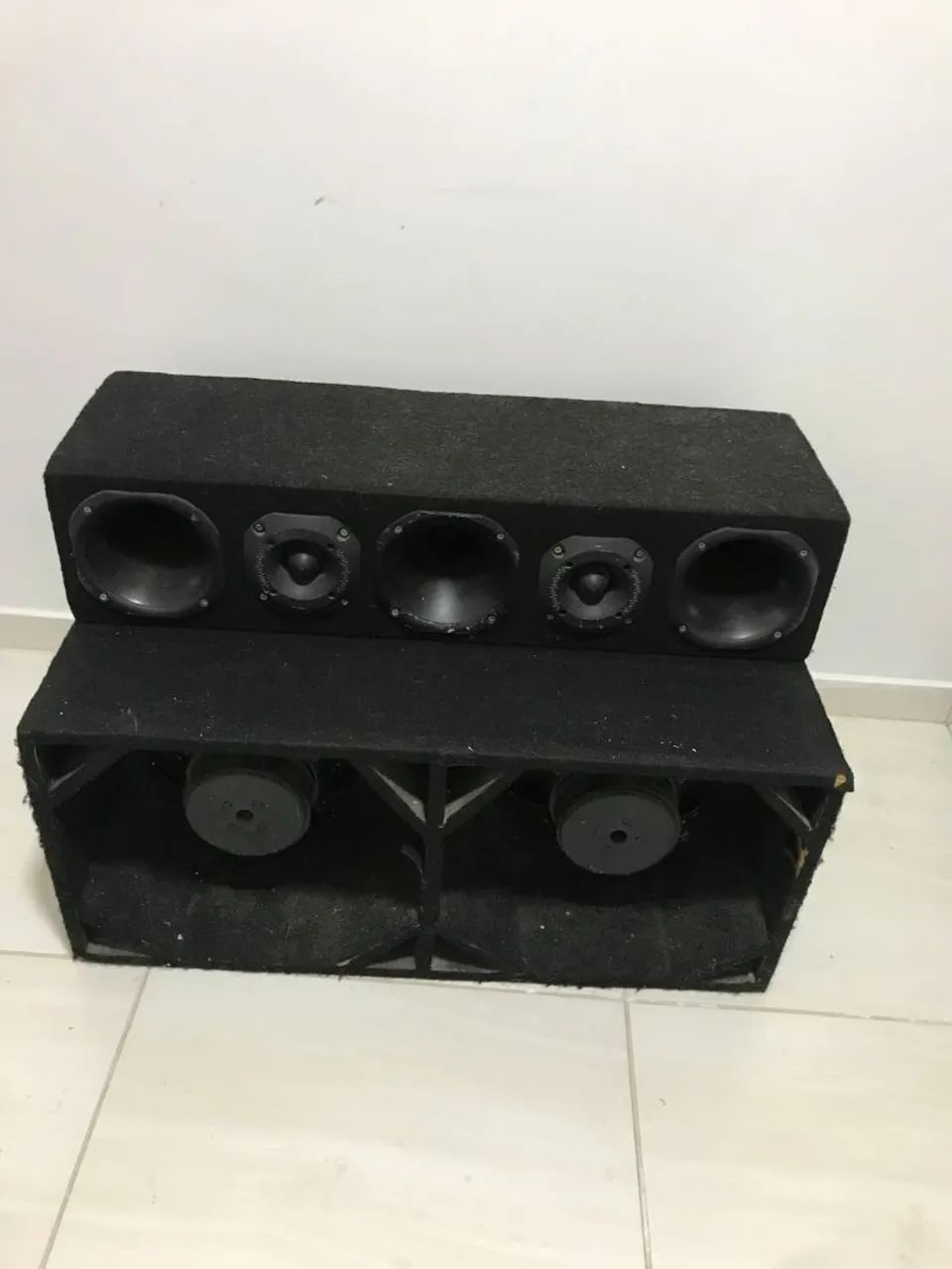 Caixa de som paredão 