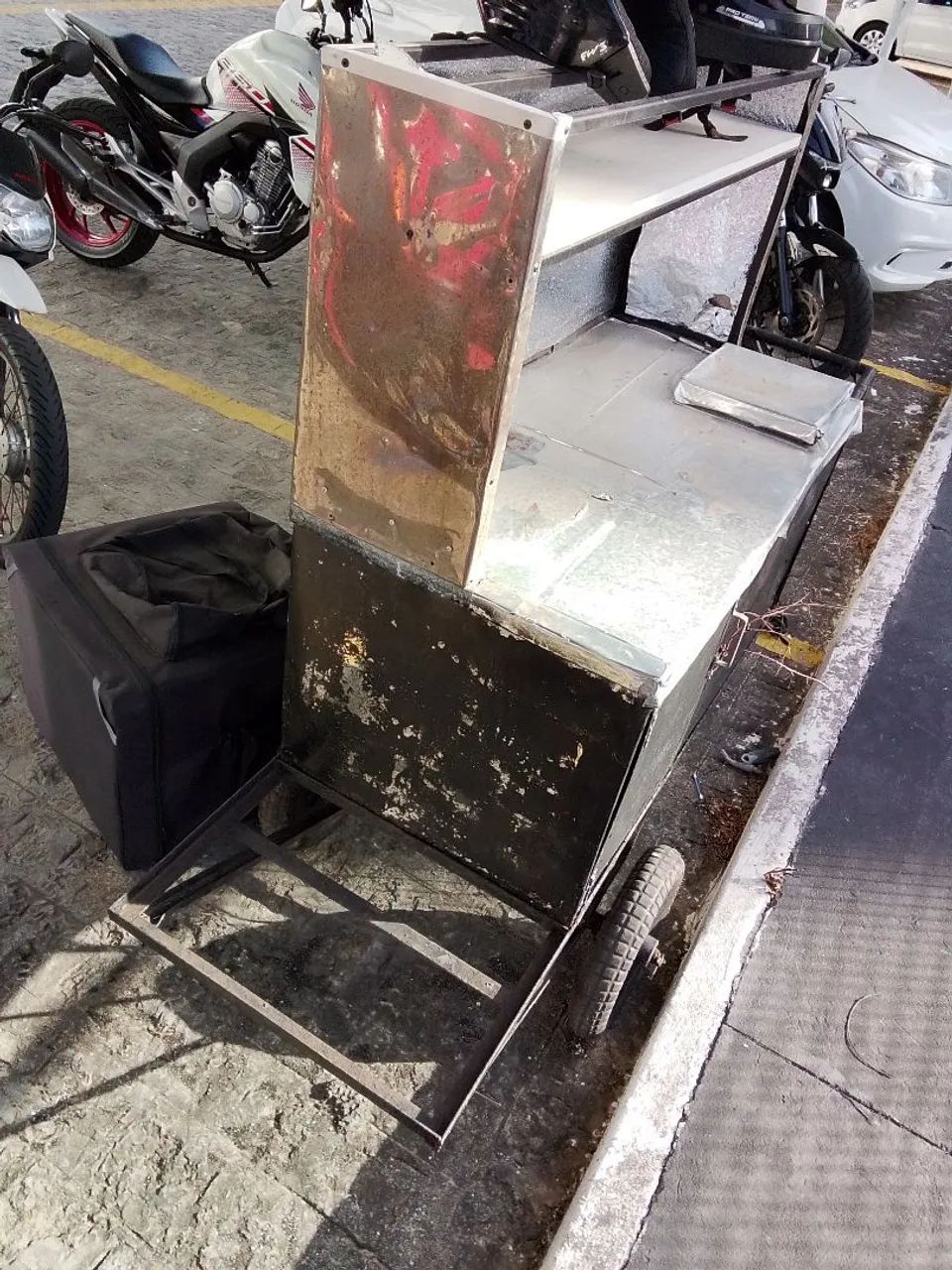 Carrinho modificado para drink