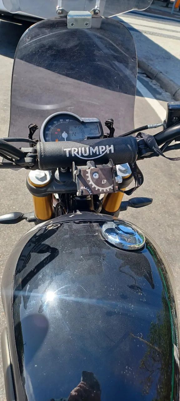 Triumph Scrambler 400X, com accessorios
