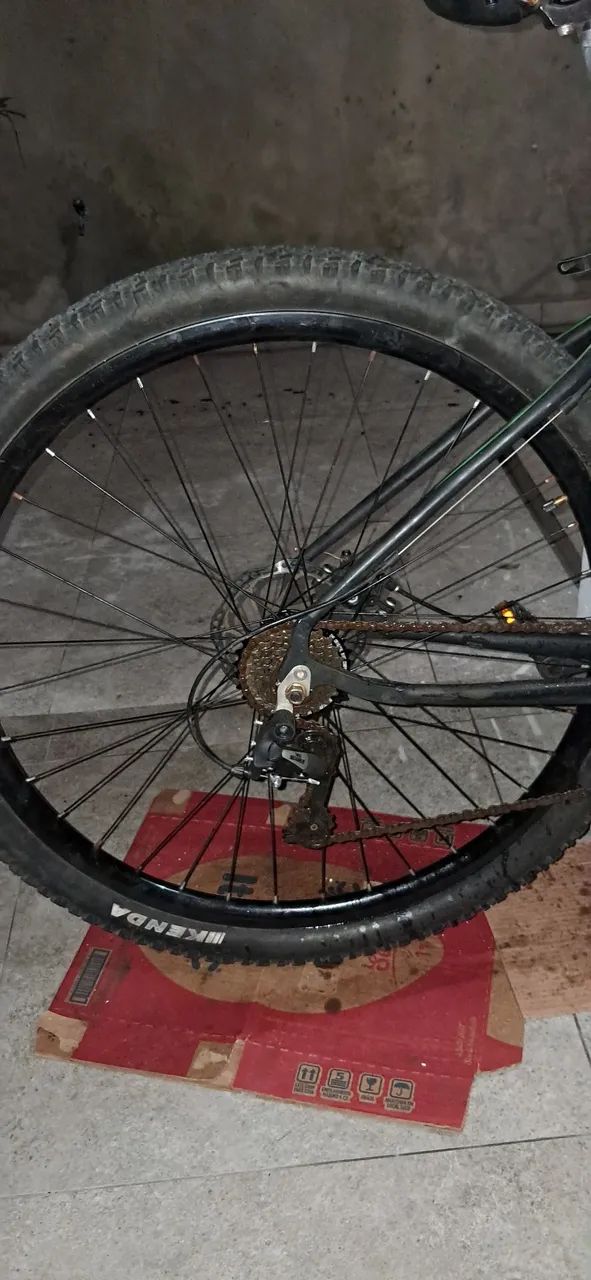 Estou vendendo uma bicicleta com roda de 29 polegadas.  - Foto 2