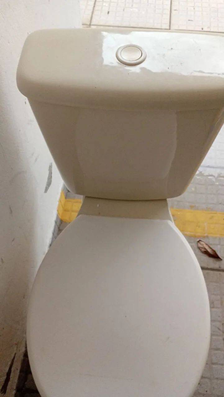Vende se vaso sanitário mais caixa acoplada semi nova obs retirar em santos  - Foto 2