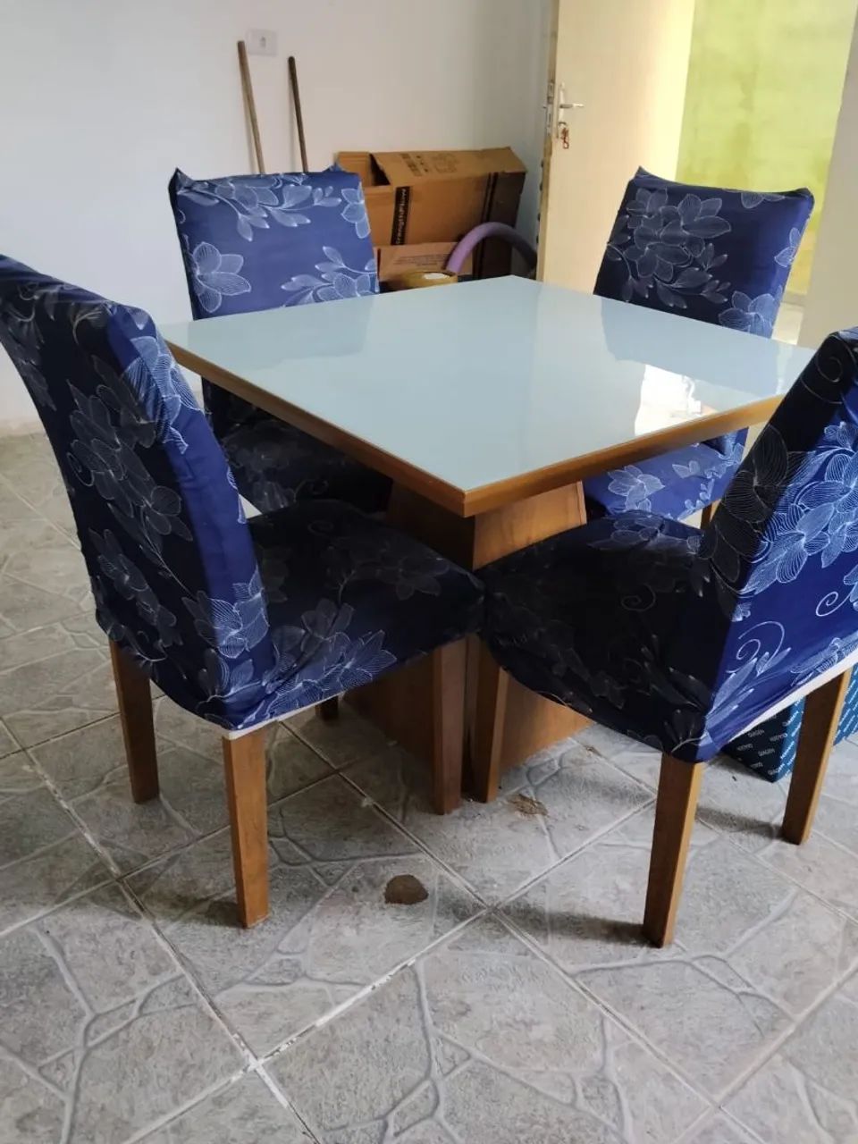 Mesa com 4 cadeiras  - Foto 2
