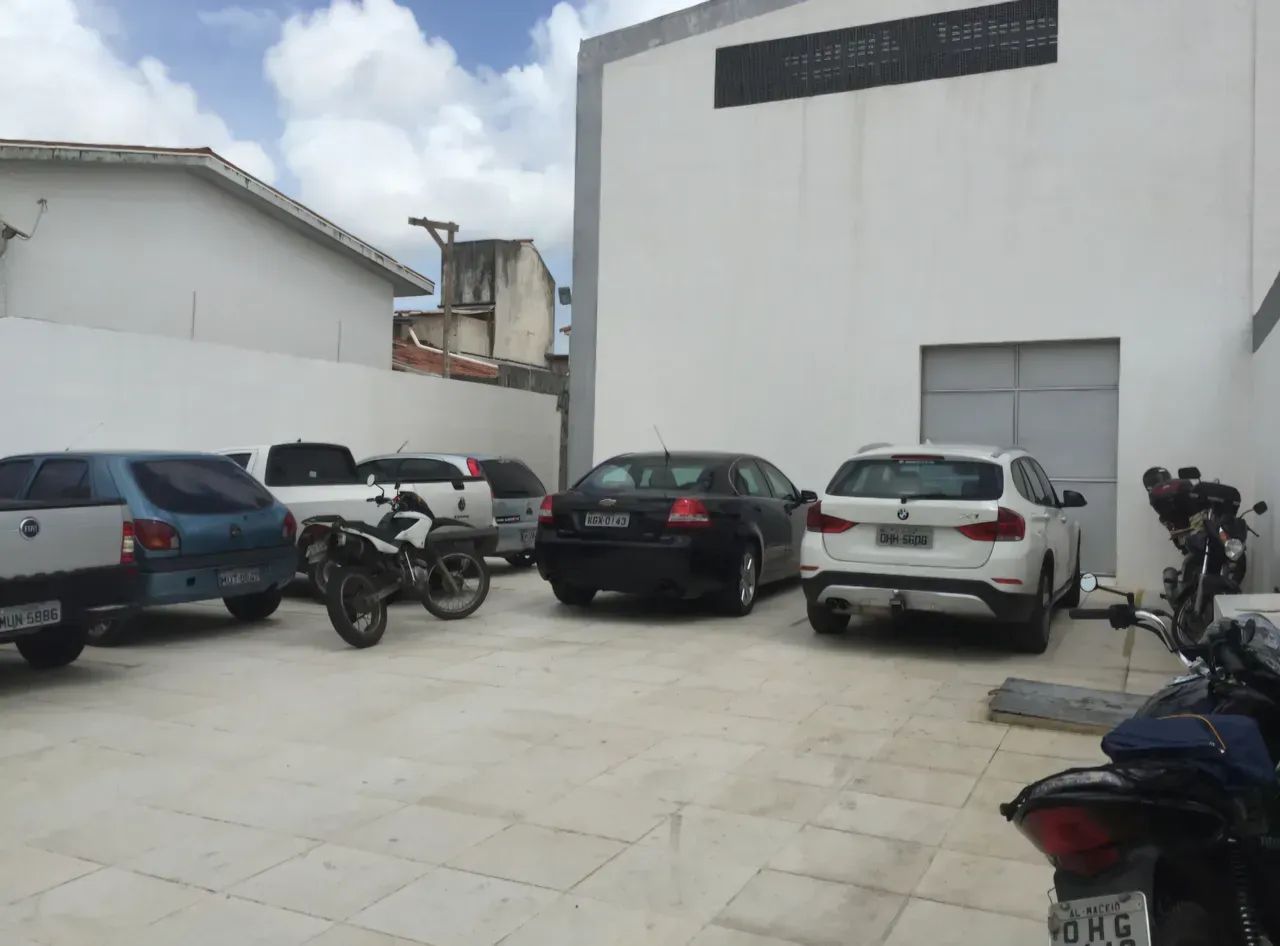 Alugo Galpão com 435m² de área util, na Gruta,  Maceió-AL.