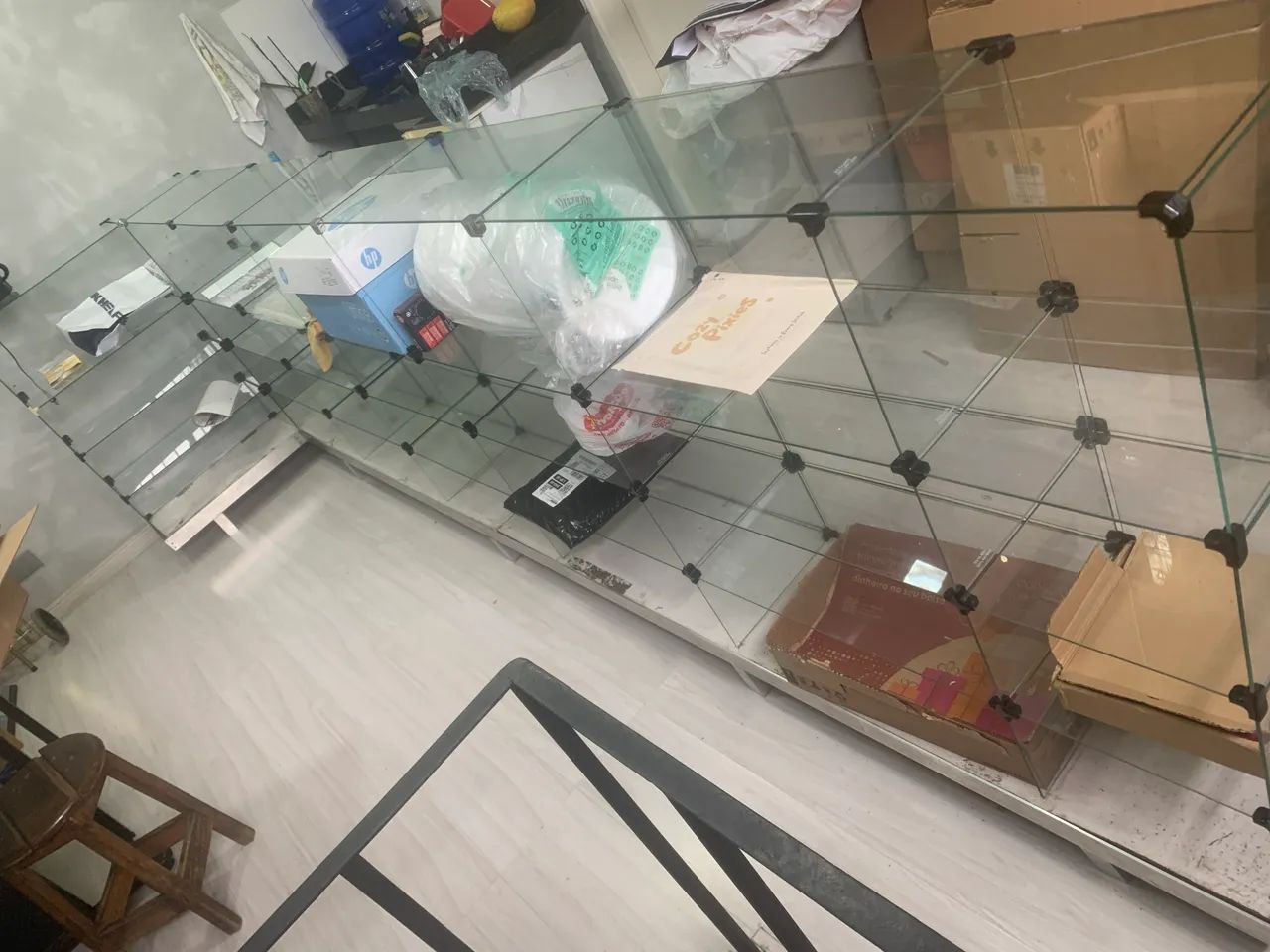 Balcão de vidro em L base de alumínio  - Foto 4