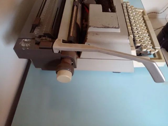 Máquina de Datilografar Olivetti Linea 98 - Foto 4