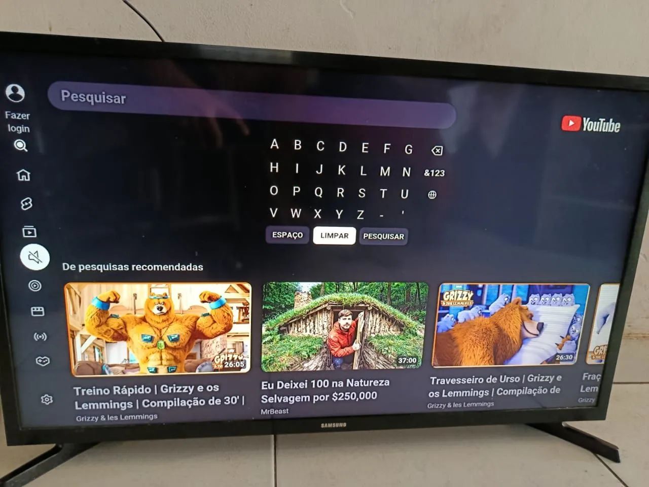 Vendo tv de 32p completa, pezinho, controle. - Foto 4