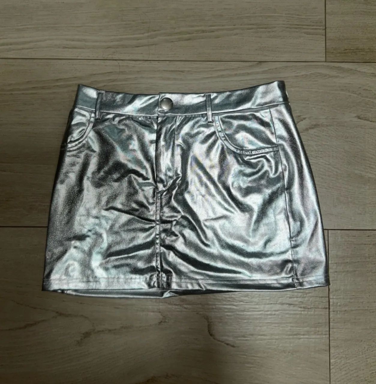 Saia metálica curta 