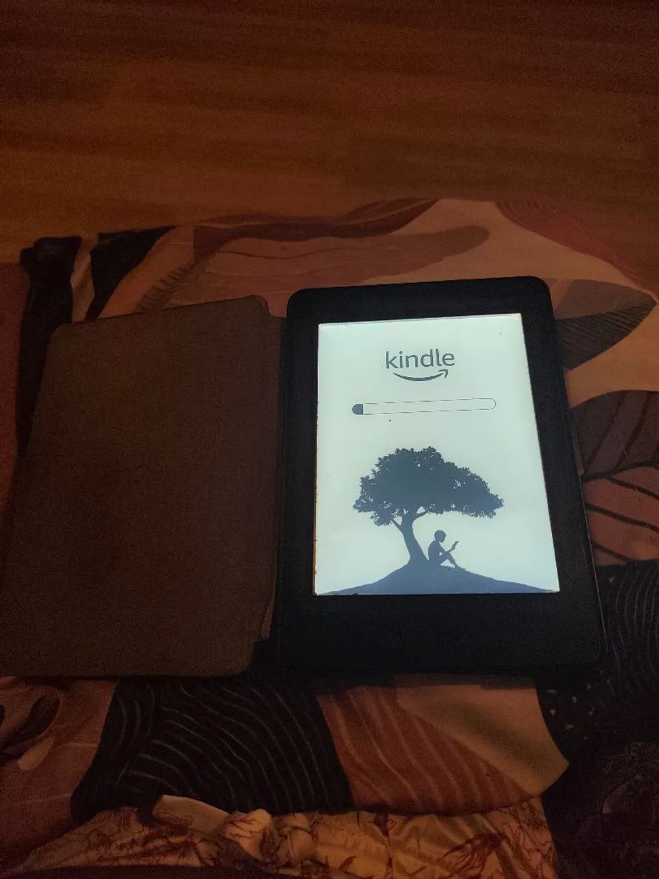 Kindle Paperwhite 7° geração com capa protetora e película  - Foto 2