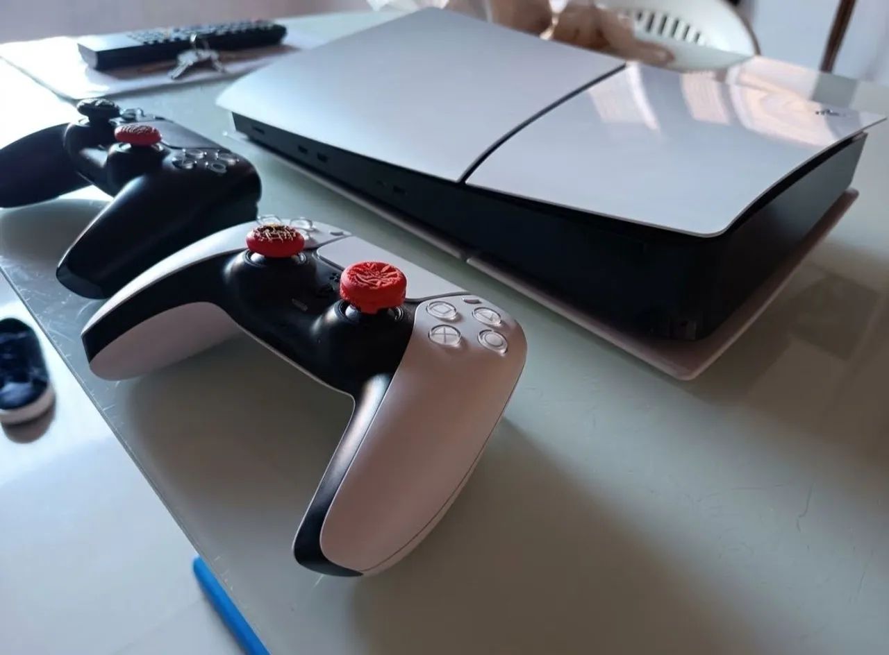 Vendo PS5 Slim com dois controles  - Foto 2