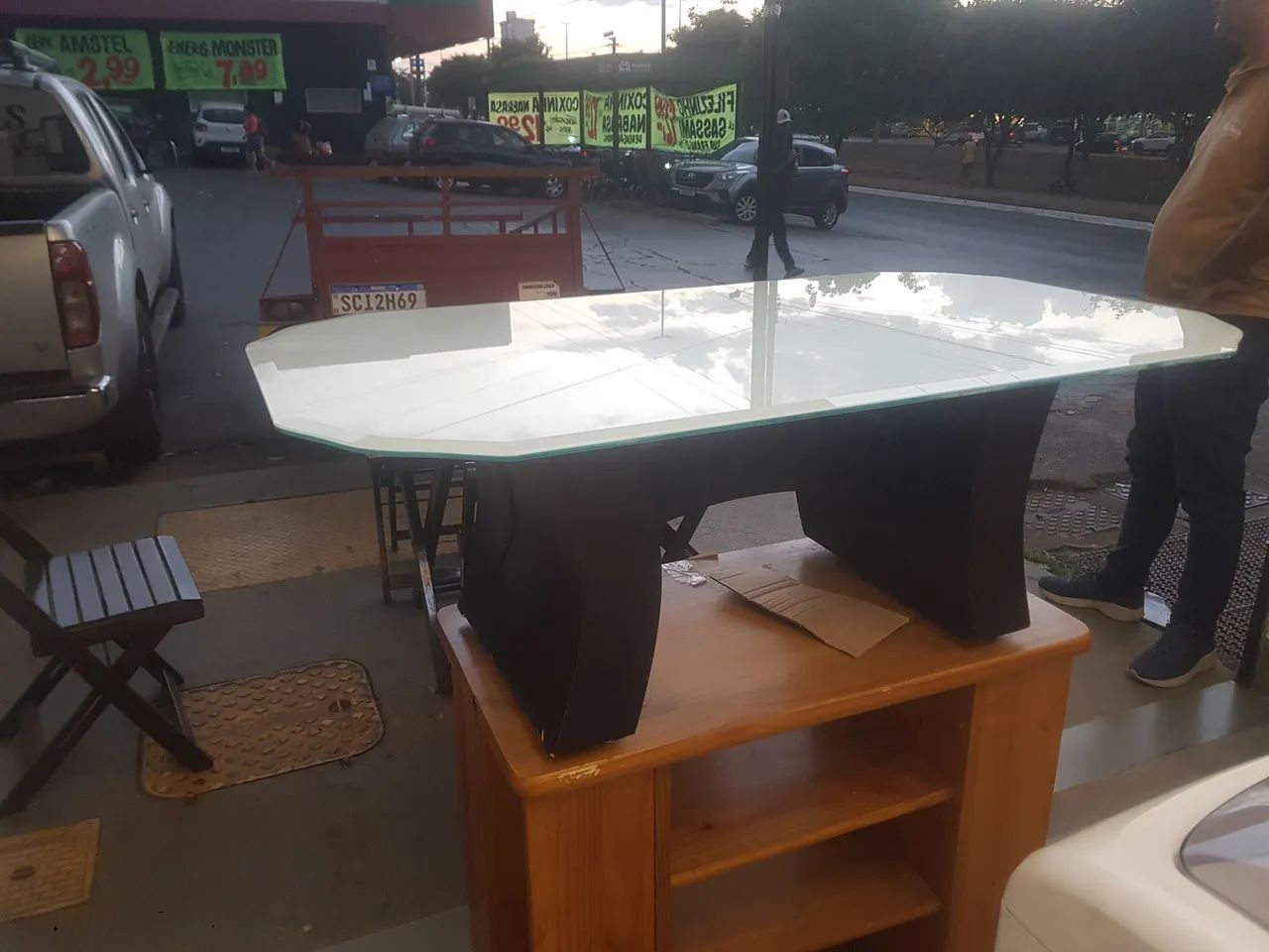 Mesa de centro com tampo de vidro  - Foto 4