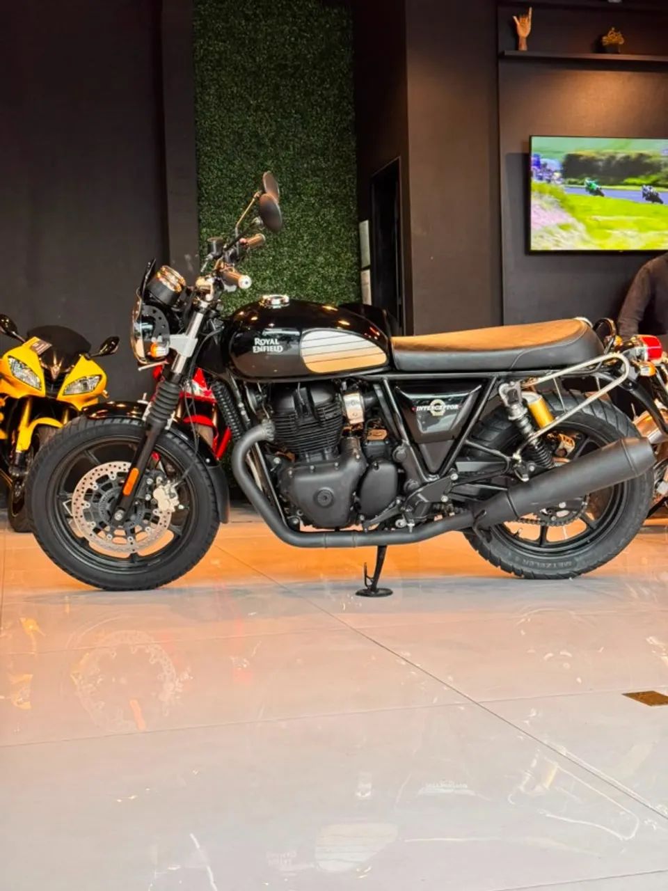 ROYAL ENFIELD INTERCEPTOR 650 - Foto 3