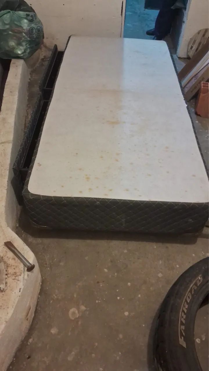 Cama box de solteiro com colchão 