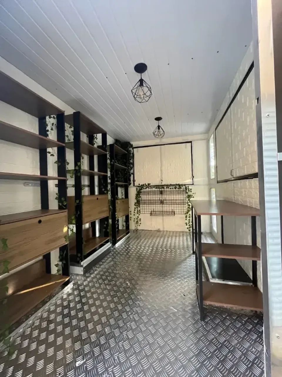 Carreta Baú Trailler Acm C/ Vitrine, Cor Café, 3m X 2m X 2m - Foto 2