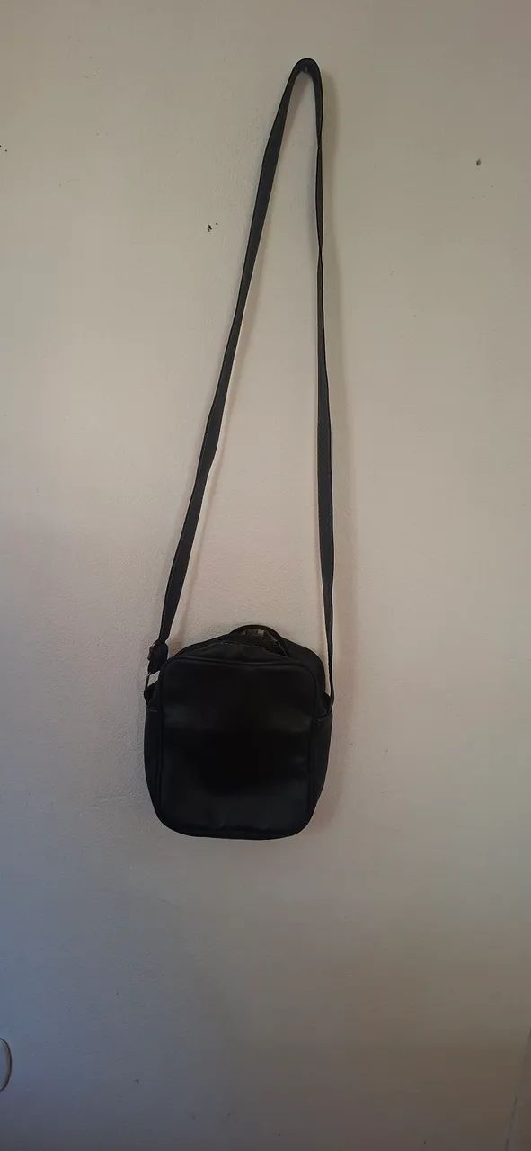 Bolsa tiracolo preta - Foto 2