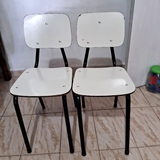 Cadeiras Infantis de Ferro 25$ Cada