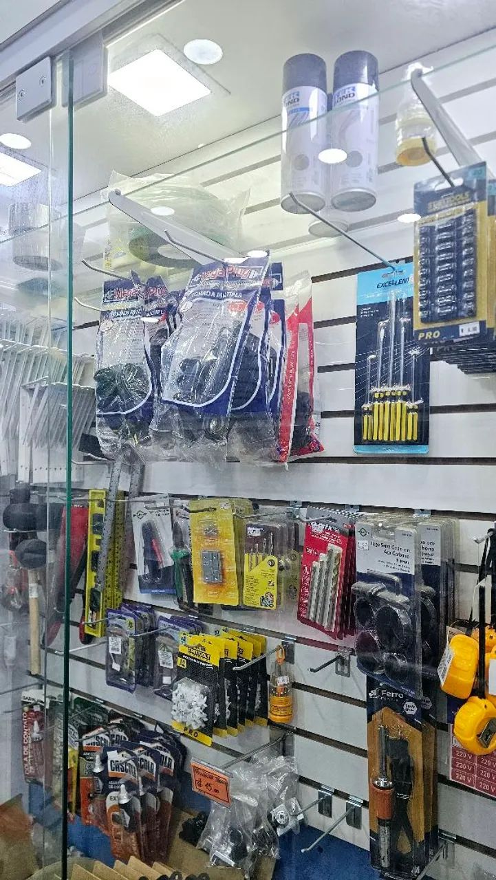 Vitrine de Parede com Painel Canaletado + Instalação  - Foto 3