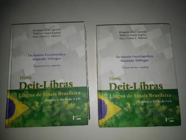 Dicionário Enciclopédico Ilustrado Trilíngue