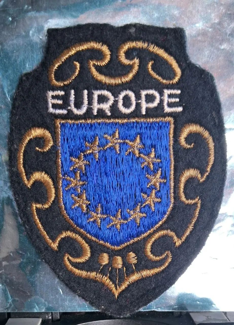 2 PATCHS - emblemas bordados medindo: (8x6cm).
