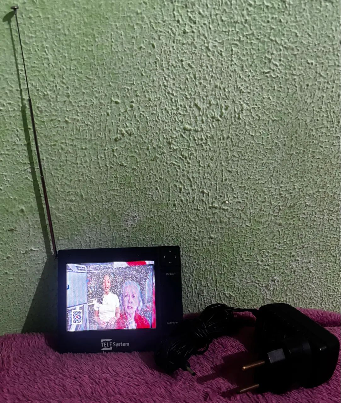 TV Portátil Tele System Digital - Perfeita para levar para qualquer lugar!