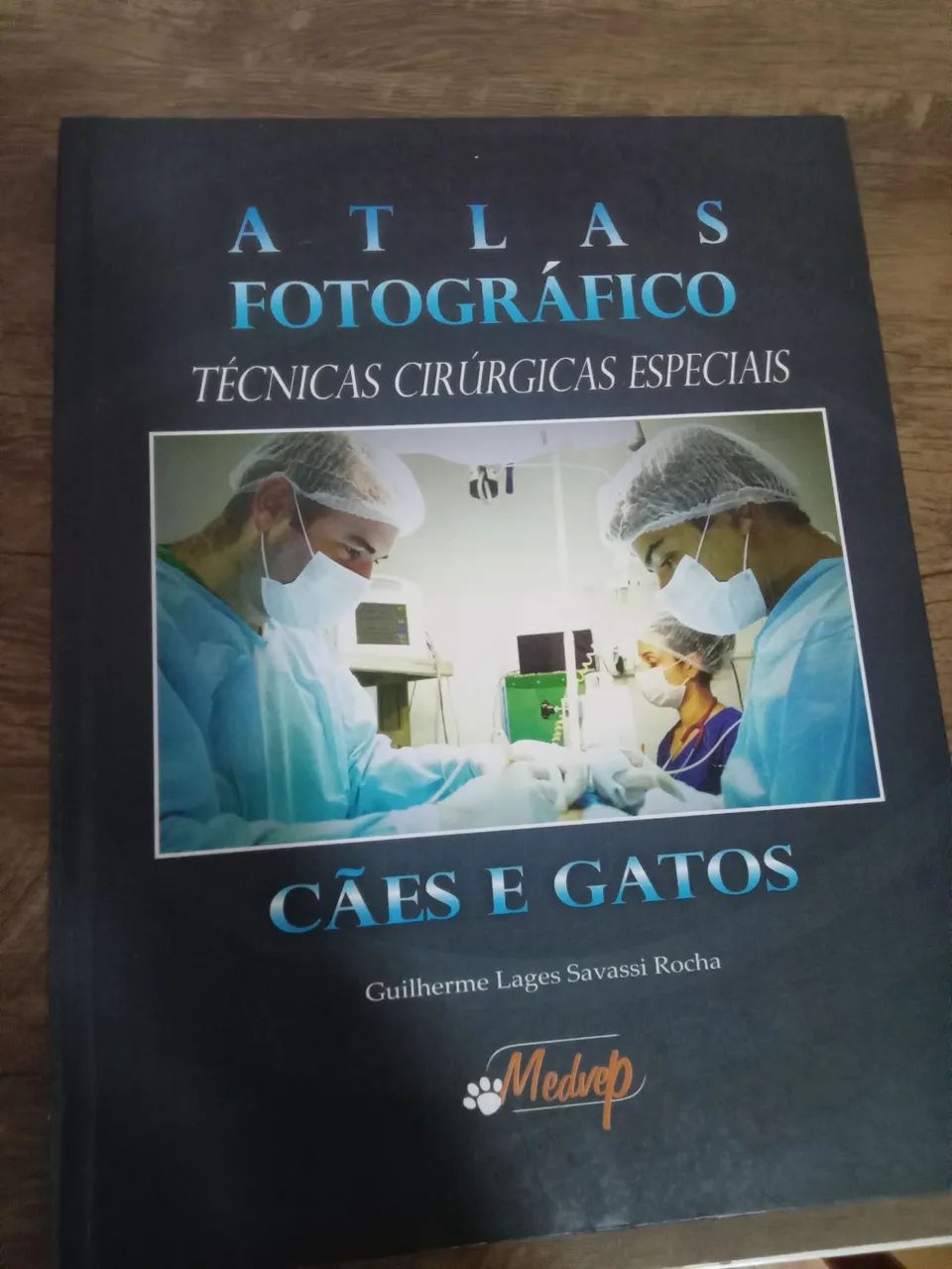 Atlas fotográfico de técnicas cirúrgicas cães e gatoa