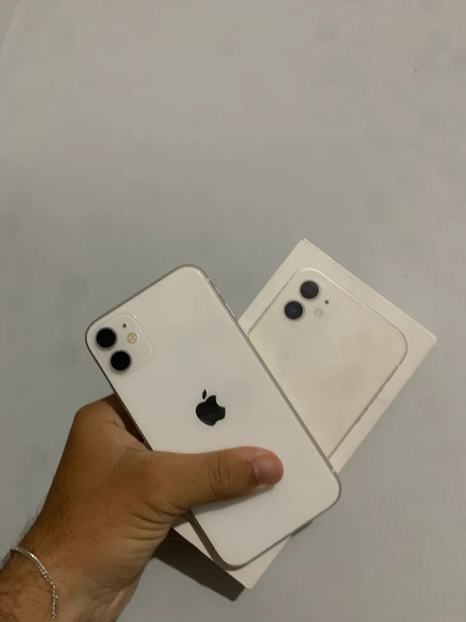 IPhone 11 com caixa 